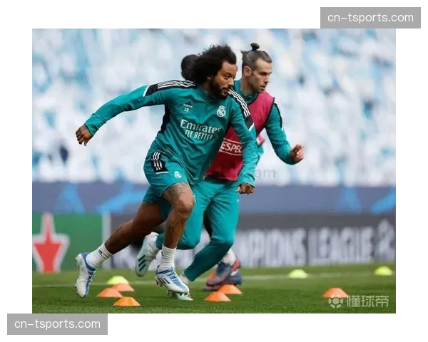 伊蒂哈德球场罕见断电三分钟,双方球员在黑暗中保持热身 伊蒂哈德球场罕见断电三分钟,双方球员在黑暗中保持热身